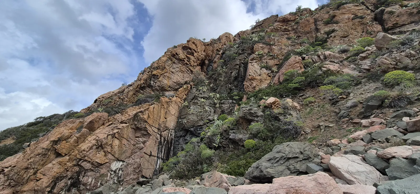 The pink granite cliffs of the calanques of Serriera seen from Bussaglia beach