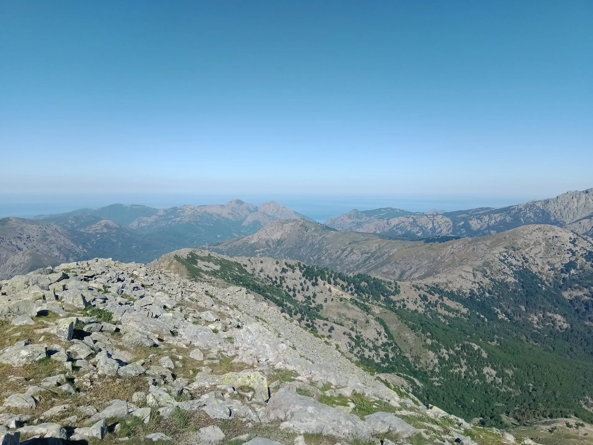 Panorama dal massiccio del Capo d'Orto, Porto, Corsica — vista delle vette circostanti
