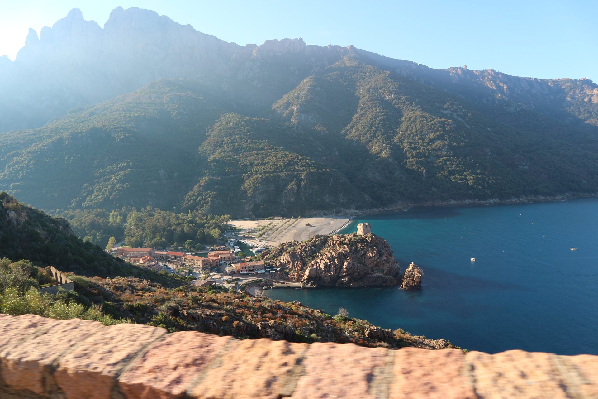 Tour de Porto et Capo d'Orto vu depuis la côte — Golfe de Porto, Corse