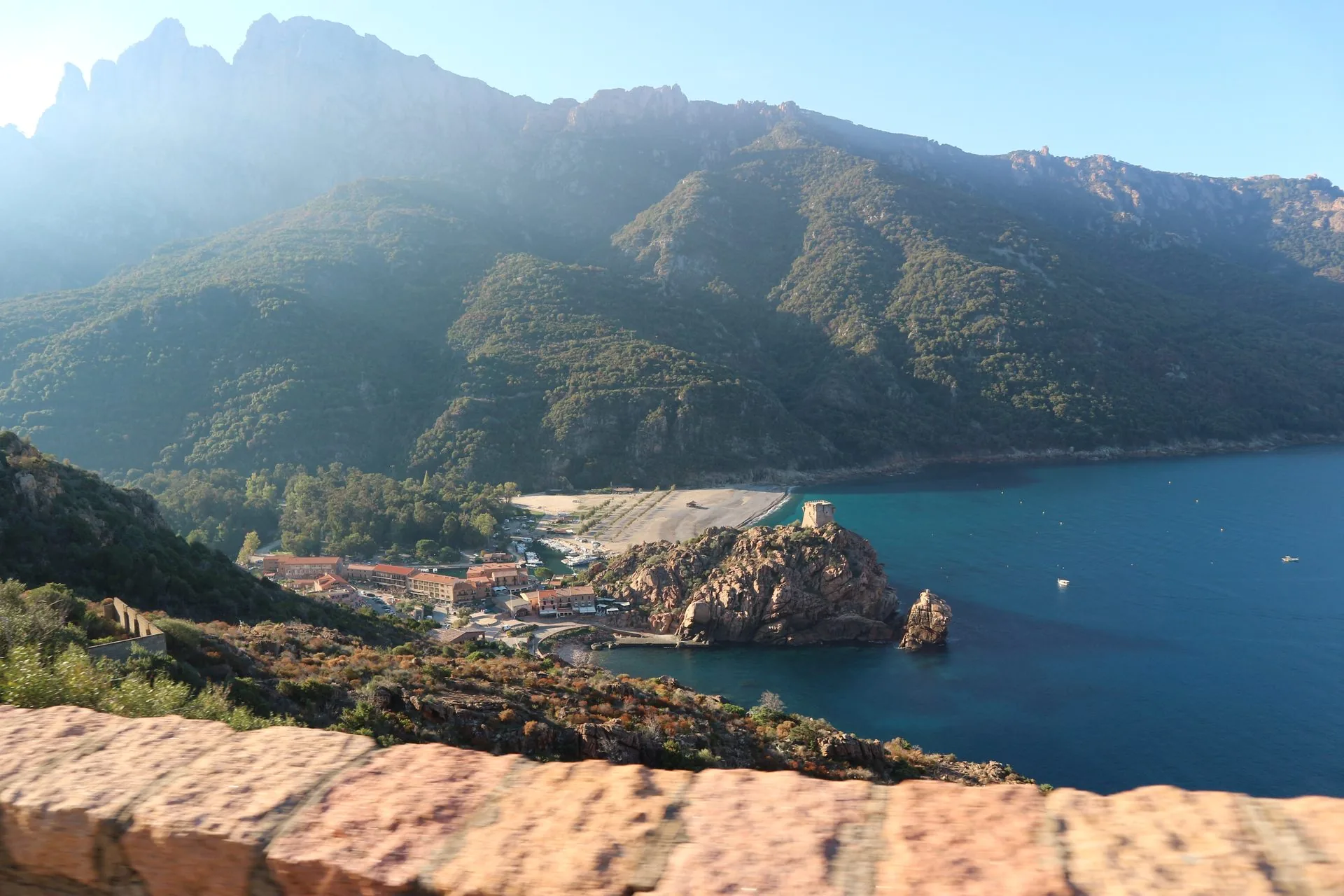 Tour de Porto e Capo d'Orto visti dalla costa — Golfo di Porto, Corsica