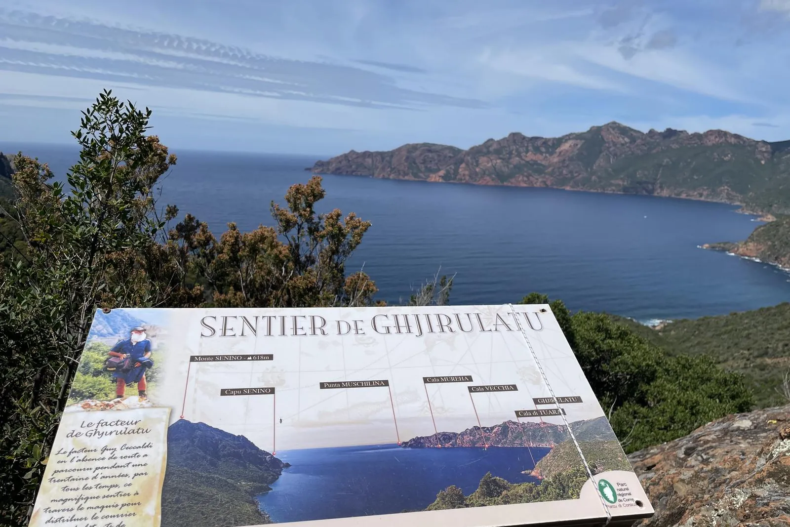 Postman's trail sign at the col de la Croix, view over the gulf of Girolata