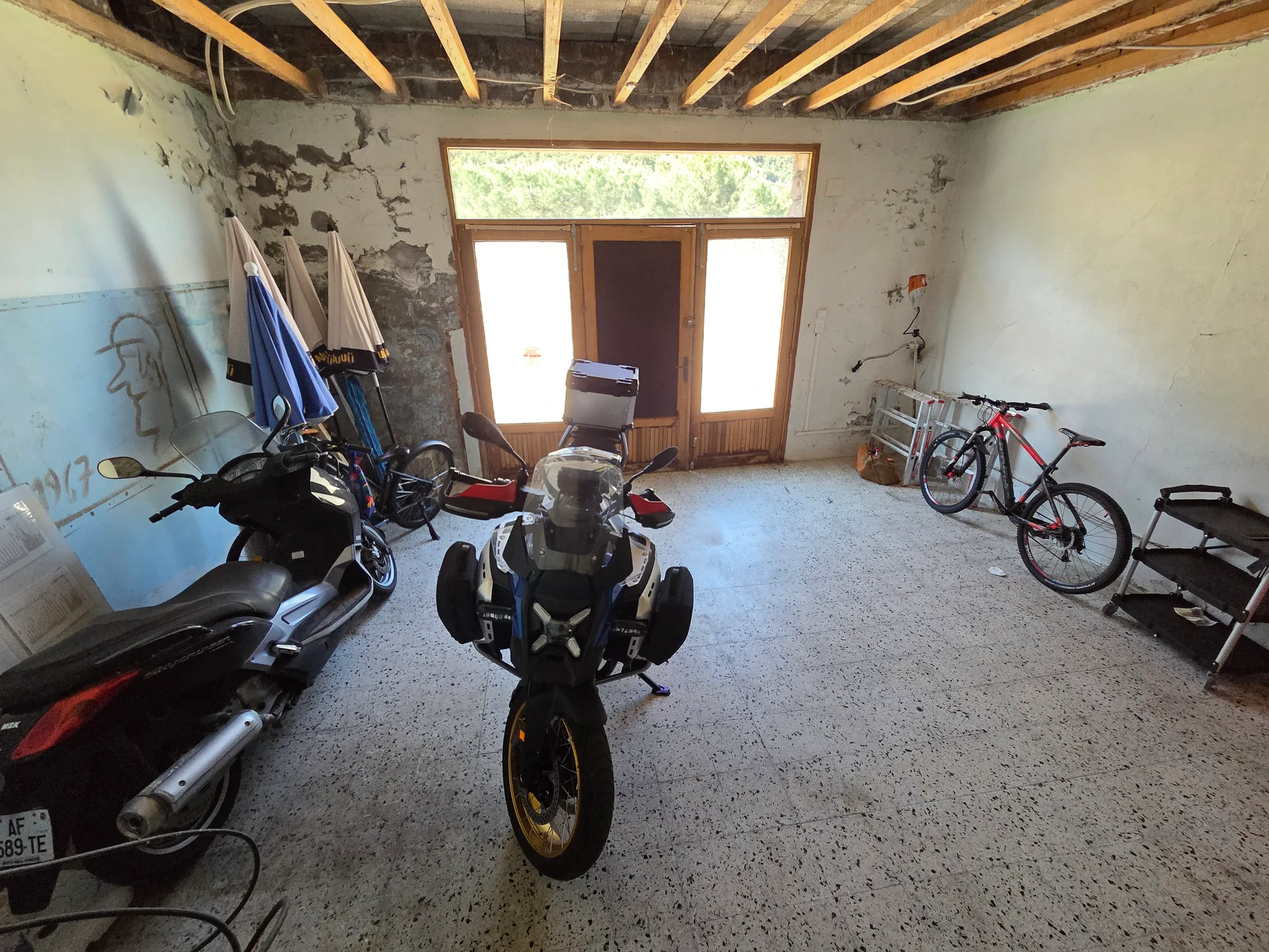 Sichere Fahrrad- und Motorradgarage Hotel Le Vaïta Porto