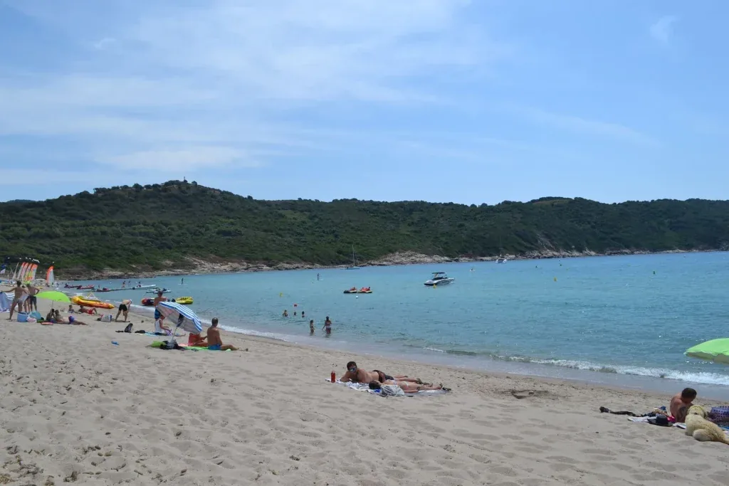 Spiaggia di Chuni verso Cargèse, spiaggia tranquilla dove trovare gli occhi di Santa Lucia